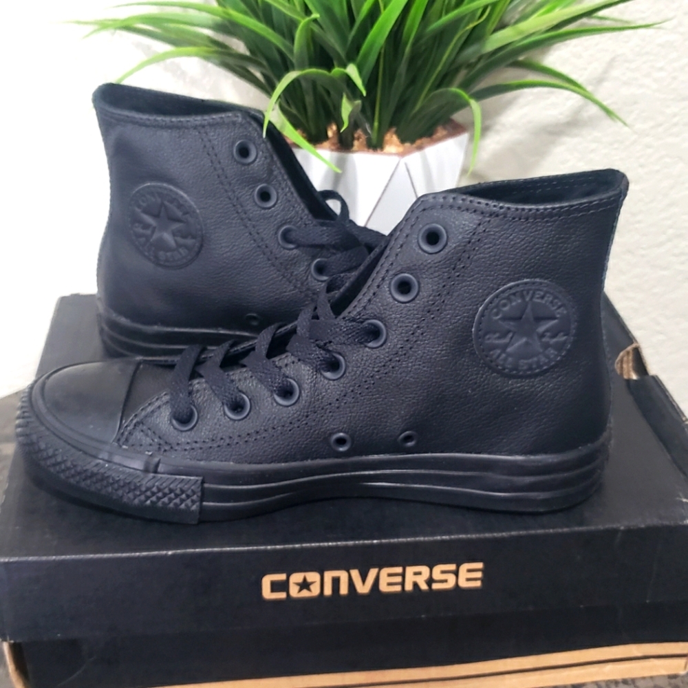 NIB Converse Chuck Taylor Leather Hi Top